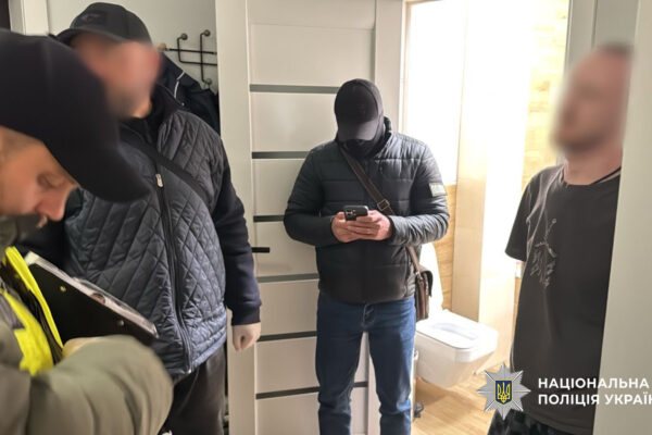 Обіцяв переведення до тилової частини за $3500: У Києві затримали 25-річного зловмисника