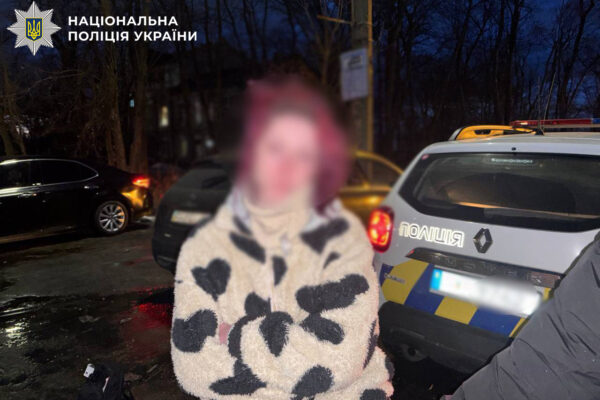 Суд відправив за ґрати 27-річну киянку, яка розносила амфетамін та МДМА по всьому місту