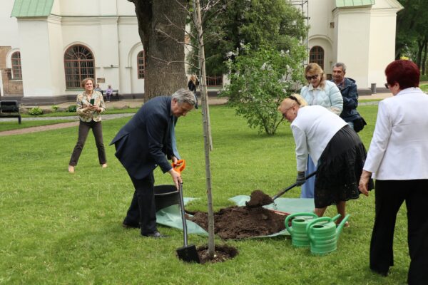У заповіднику «Софія Київська» заклали Алею київських князівен