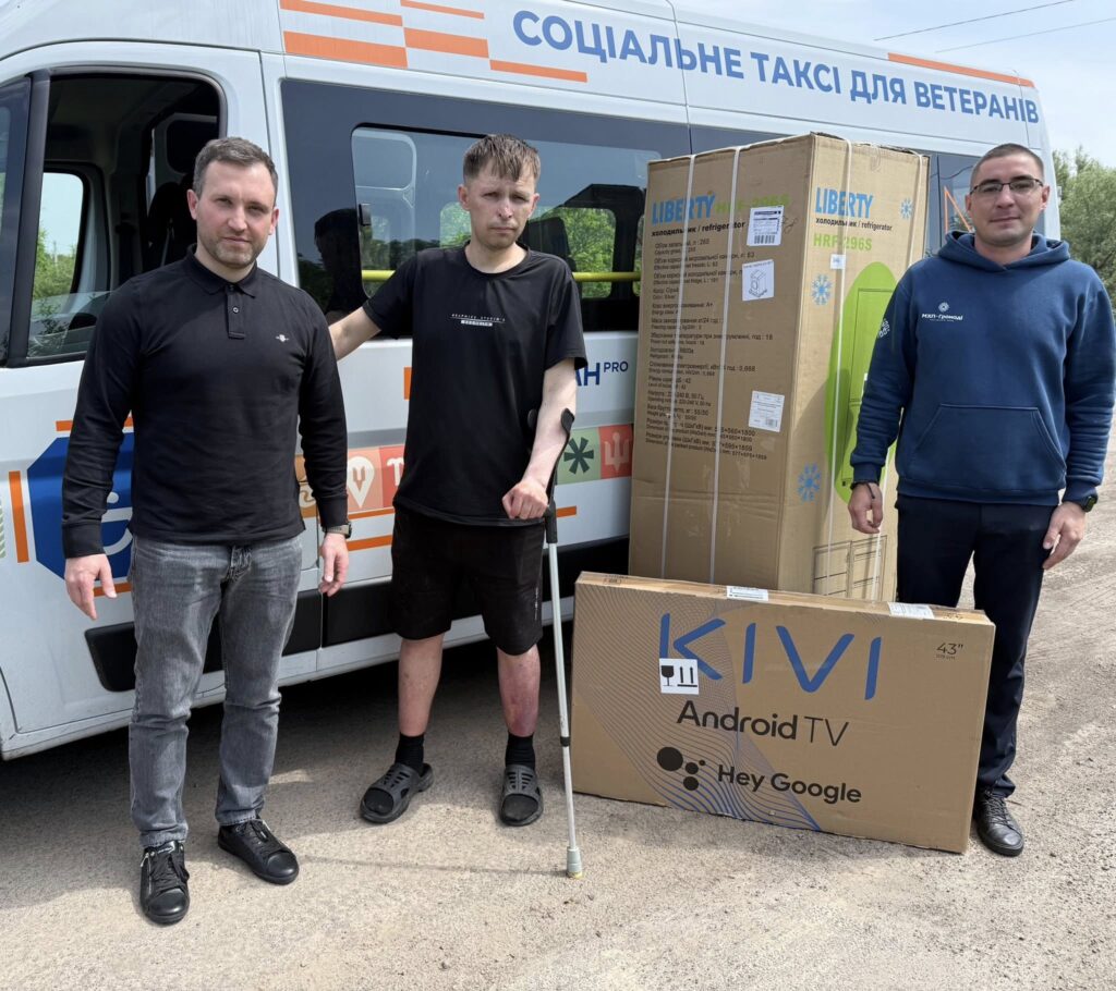 Передача автомобіля та генераторів військовим у Миронівській громаді за підтримки фонду МХП-Громаді