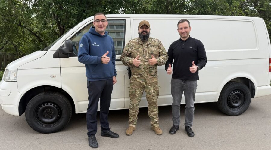 Передача автомобіля та генераторів військовим у Миронівській громаді за підтримки фонду МХП-Громаді