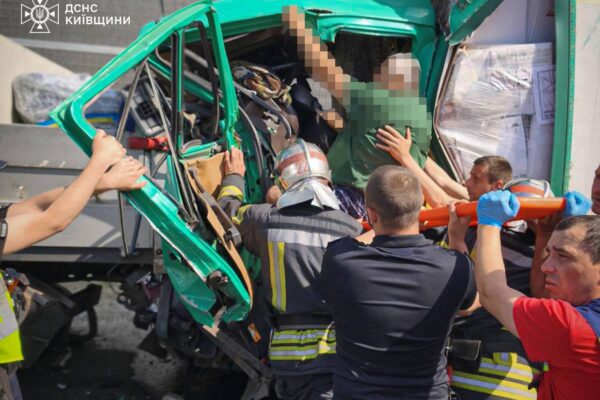 На Броварщині рятувальники деблокували постраждалого в ДТП