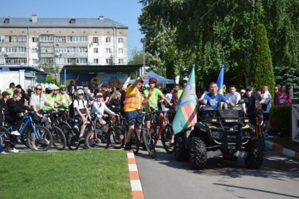 У Калинівській громаді пройшов благодійний велопробіг на підтримку ЗСУ