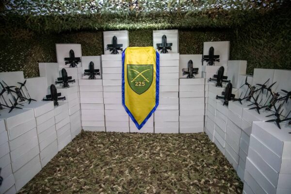FPV-дрони на оптоволокні та перехоплювачі: Київ відправив нову партію допомоги бійцям на фронт