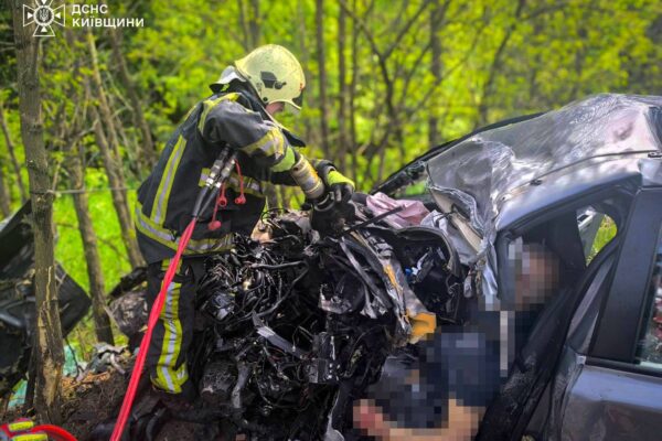 Трагедія на Фастівщині: У ДТП загинули двоє людей (ФОТО)