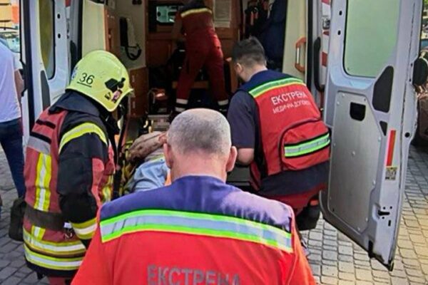 Впав з 8-го поверху на дах магазину: В Ірпені врятували чоловіка