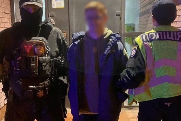 У Києві затримали молодика, який намагався спалити банк на замовлення РФ