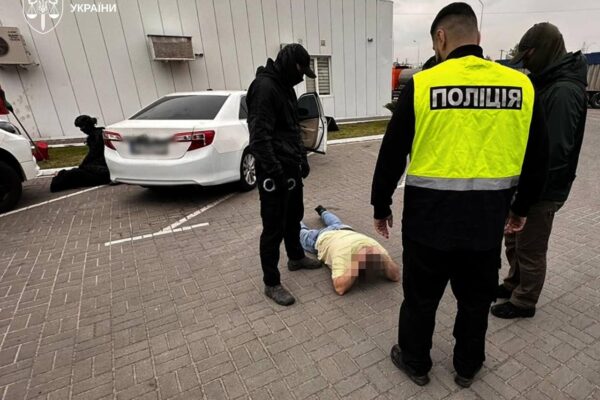 На Київщині викрили медиків-близнюків, які організували схему для ухилянтів