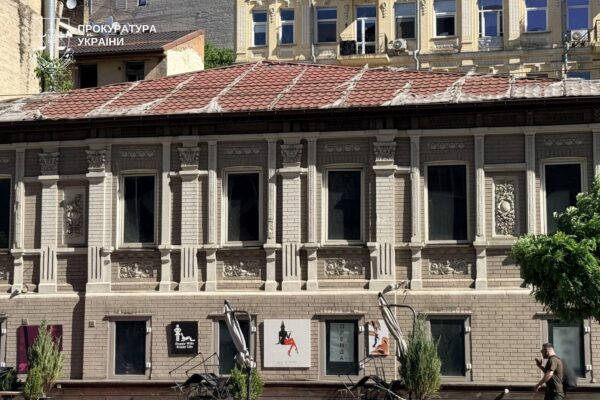 Прокуратура через суд вимагає врятувати історичний будинок на вулиці Саксаганського