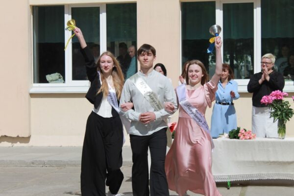 Понад 2700 випускників: у ліцеях Броварської громади пролунав останній дзвоник
