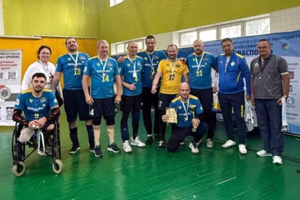 Збірна Київщини перемогла на чемпіонаті області з волейболу сидячи серед ветеранів та людей з інвалідністю