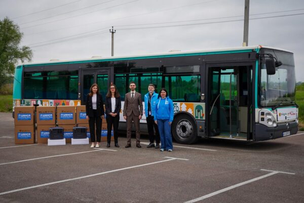 ООН передала Київщині зарядні станції Bluetti для «Автобусів незламності»
