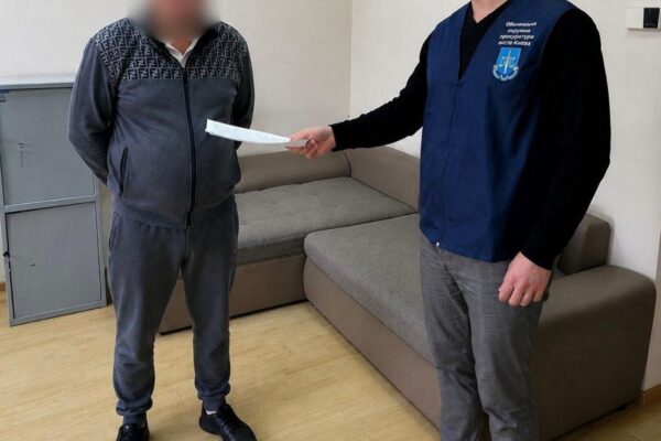 На Київщині викрили схему «бронювання» через фіктивне працевлаштування за 4000$