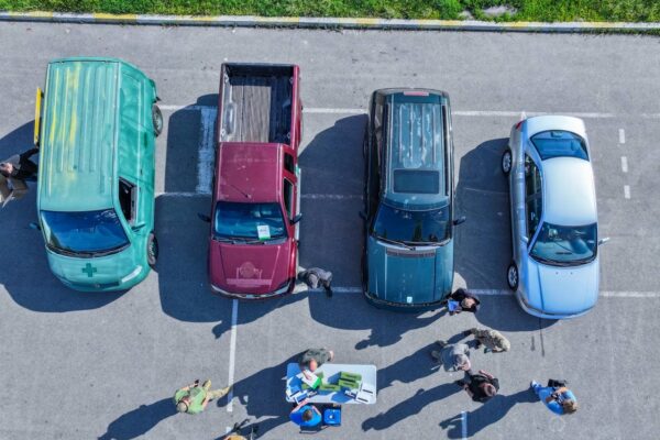 Бучанська громада передала військовим чотири автомобілі та технічне обладнання