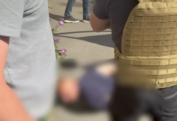 Обіцяли відстрочку від мобілізації: У Бородянці на хабарі затримали місцевих посадовців