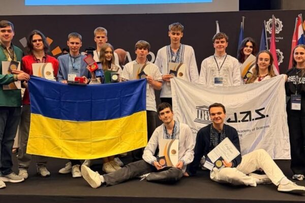 Учень Вишнівського ліцею здобув «срібло» на міжнародній виставці винаходів