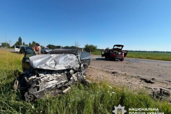 На трасі Бориспіль-Дніпро унаслідок ДТП загинули п’ятеро людей: У поліції розповіли подробиці