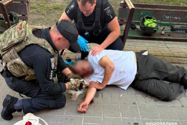 У центрі Києва поліцейські врятували життя 50-річному чоловіку