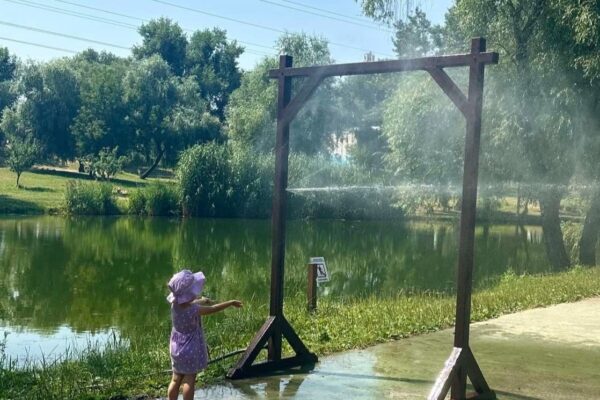До кінця наступного тижня у низці районів Києва облаштують рамки-розпилювачі води