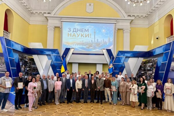 У КМДА нагородили 41 представника наукової спільноти столиці