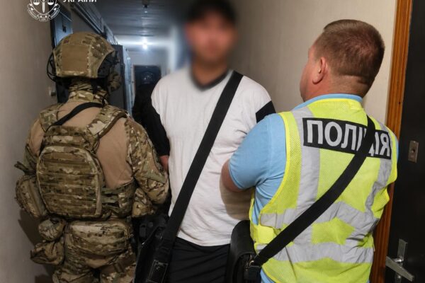 Напав із гранатою: У Києві ремонтник пограбував пенсіонерку