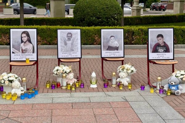 В Ірпені вшанували пам’ять дітей, яких убила РФ