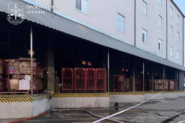 У Києві на поштовому терміналі стався вибух: Загинув чоловік, двоє людей поранені