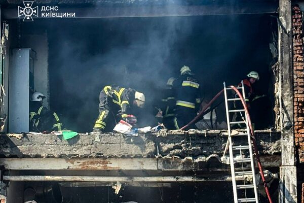 У Згурівській громаді російські дрони вдарили по підприємству «Яготинське для дітей»: Пожежу ліквідували