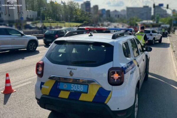У столиці автівка на високій швидкості влетіла в підземний перехід: Є загиблі і постраждалі