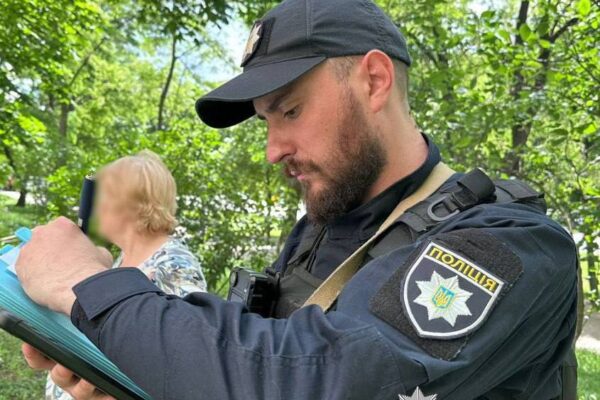 Загинула на місці: У Святошинському районі невідомі викинули собаку з шостого поверху
