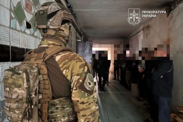 Трудове рабство замість заробітків: У Києві викрили ділків, які вербували людей на вокзалах