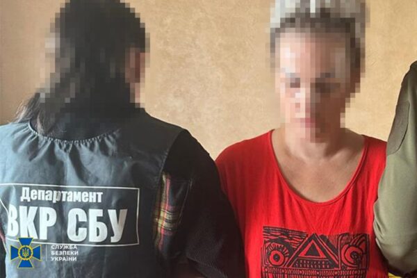 СБУ затримала агентку ФСБ, яка шпигувала за ППО за допомогою «відеопасток» на Київському морі