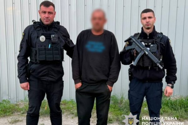 Проник до квартири через вікно: На Бучанщині затримали чоловіка, який розбещував 8-річну дівчинку