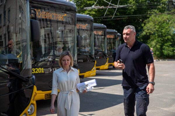 На маршрути Києва вийшли нові низькопідлогові тролейбуси та автобуси (ФОТО)
