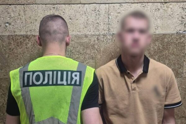 Били та прив’язували до дерева: У Києві затримали п’ятьох молодиків за жорстоке вбивство перехожого