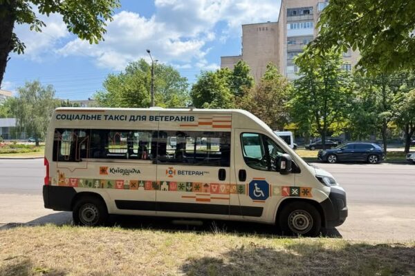 У Броварах для ветеранів та маломобільних військових запустили безкоштовне соціальне таксі: Як ним скористатися