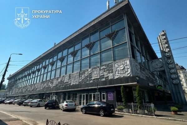Прокуратура через суд вимагає укласти охоронний договір для будівлі Житнього ринку в Києві