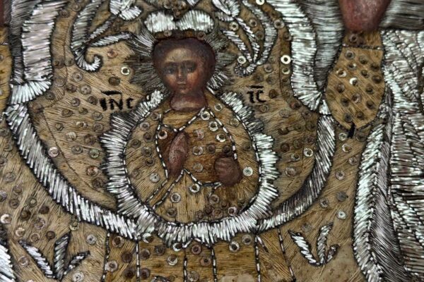 Київські митники завадили вивезенню до Таїланду рідкісної гаптованої ікони XIX століття