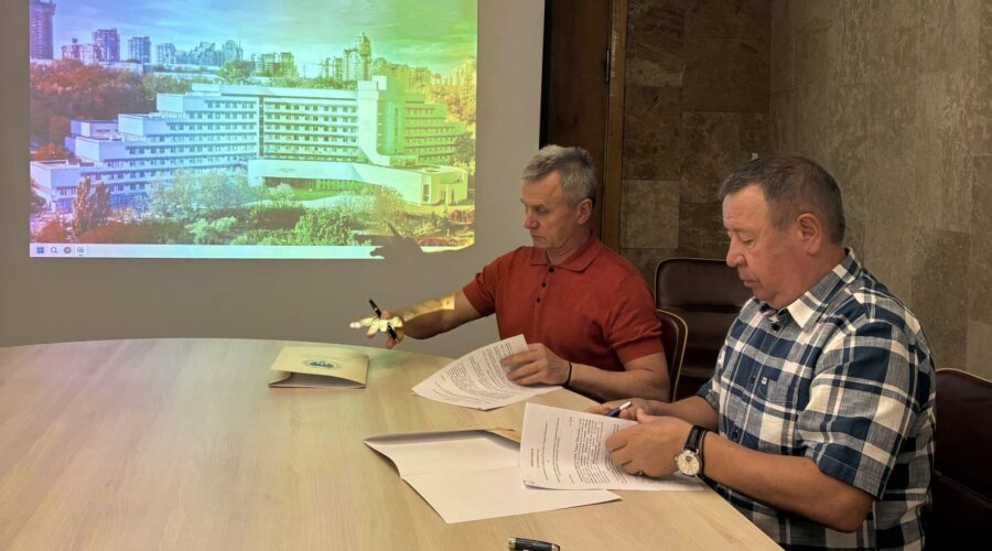 Валерій Копійка та Дмитро Дячук підписали меморандум про безоплатний скринінг здоров’я у КНУ