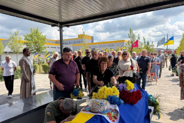 У Бучі попрощалися із загиблим захисником Євгенієм Курінним