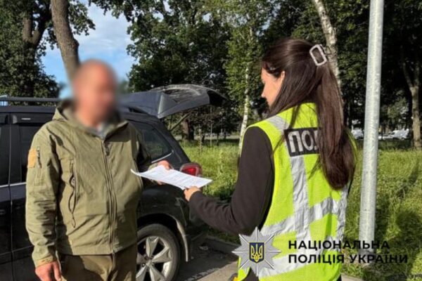 Завищив ціни на будматеріали: Експосадовця «Київзеленбуду» підозрюють у розтраті понад мільйона млн грн