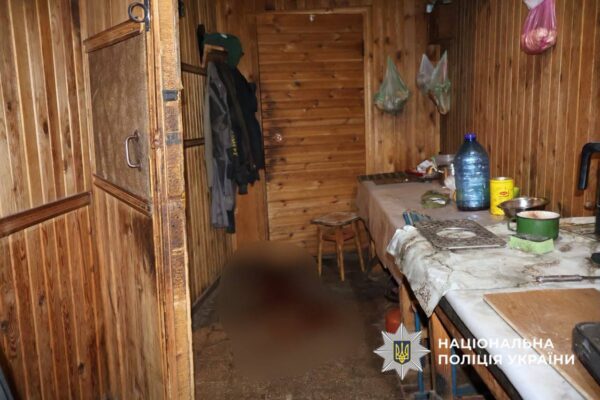 На підприємстві у селі Дерев’яна чоловік жорстоко побив колегу милицями