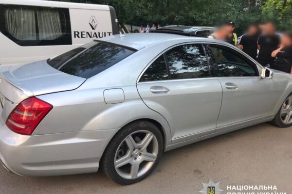 Вибіг з-за припаркованого авто: На Київщині водій збив маленького хлопчика