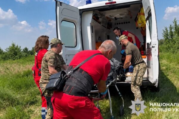 Лежав у безпорадному стані серед поля: На Білоцерківщині поліцейські розшукали 86-річного дідуся