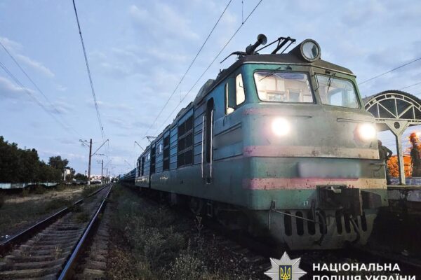 В Ірпені 26-річна дівчина загинула під колесами вантажного потяга