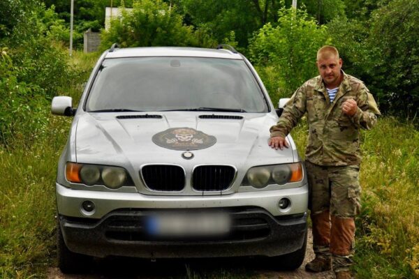 Бучанська громада передала черговий автомобіль для 12-ї окремої важкої механізованої бригади