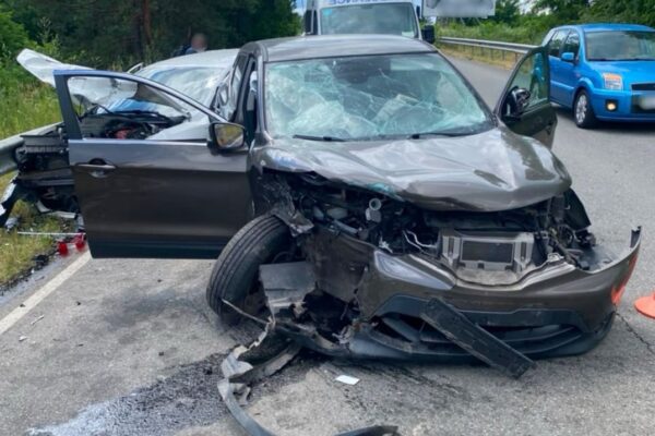 На автошляху під Києвом сталася серйозна аварія з постраждалими