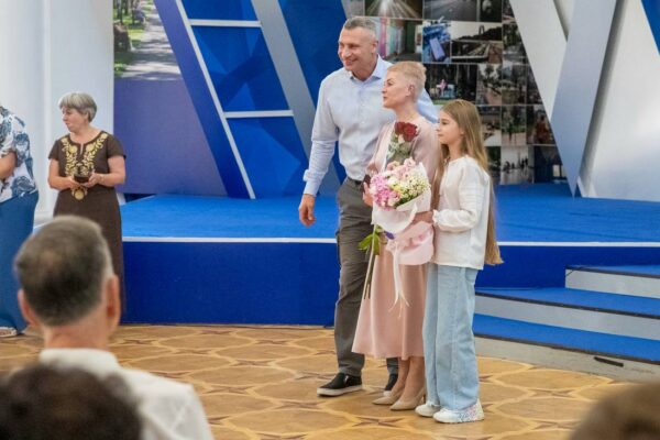 У Києві з нагоди Дня Української Державності вручили державні нагороди та почесні звання