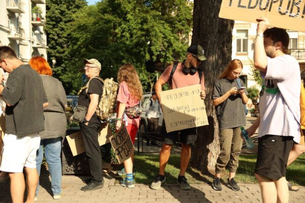 У Києві проходить акція протесту проти звільнення Федорова з посади міністра оборони