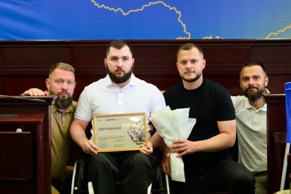 На Київщині ветеранам та родинам загиблих героїв вручили 70 сертифікатів на житло